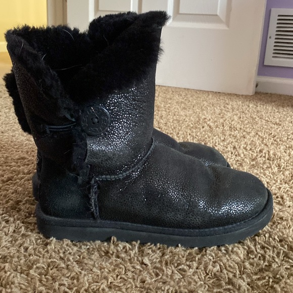 Black Sparkly Uggs with Button Size W9 - Picture 5 of 7